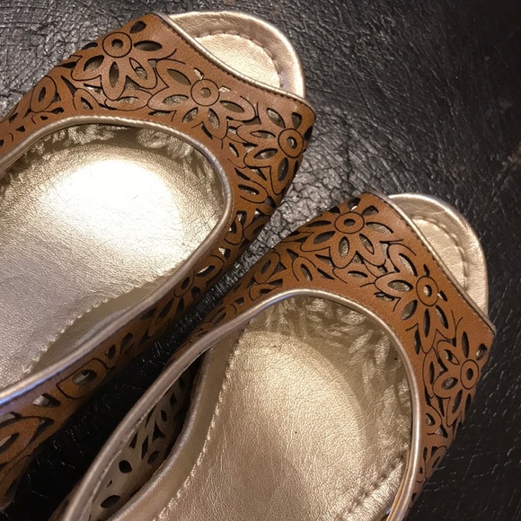 Fun Leather Wedge - Picture 4 of 5